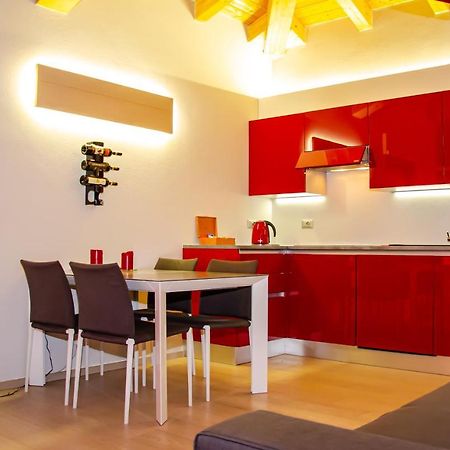 Holiday House Viola Tirano Dış mekan fotoğraf