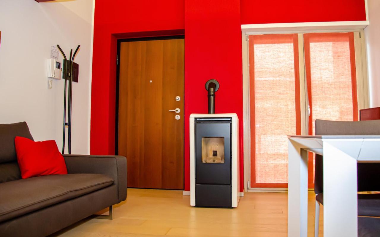 Holiday House Viola Tirano Dış mekan fotoğraf